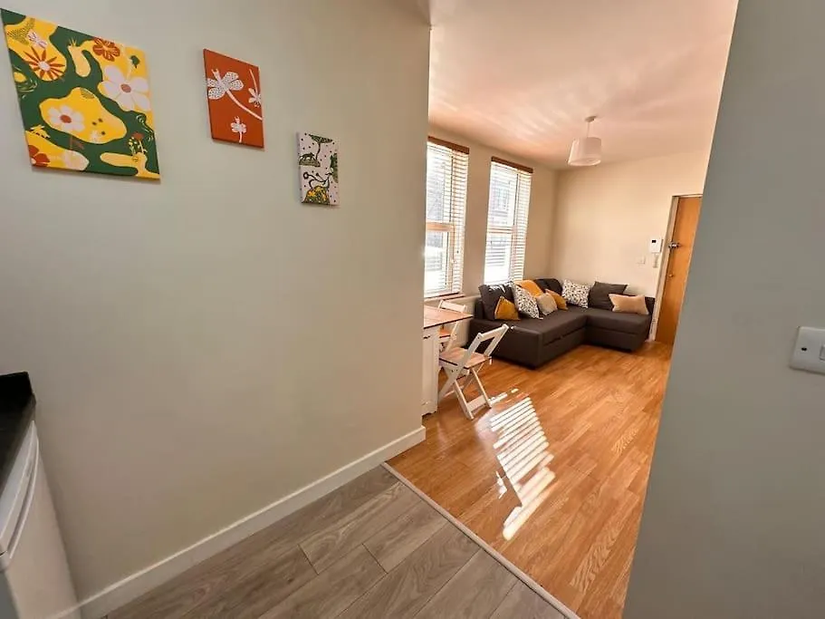 לונדון 2 Bedroom Apartment In Se13 בריטניה