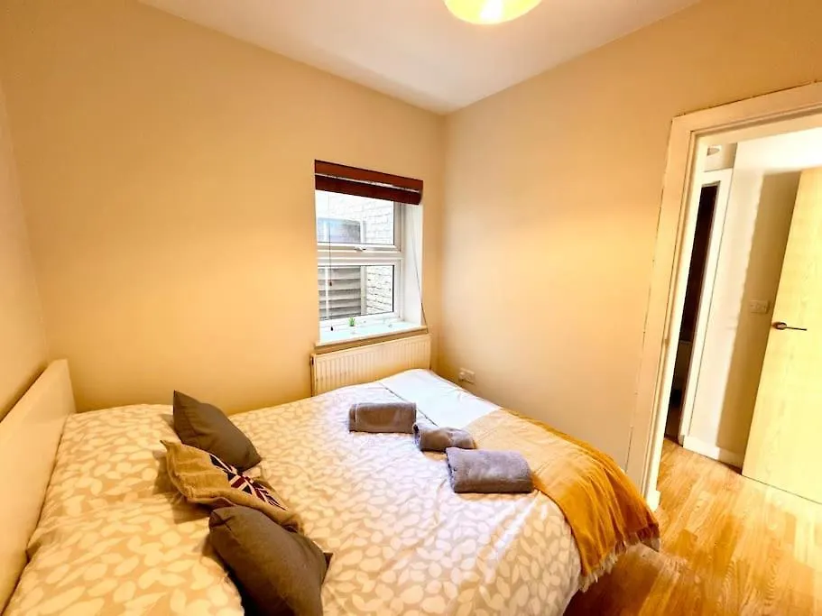 2 Bedroom Apartment In Se13 ロンドン