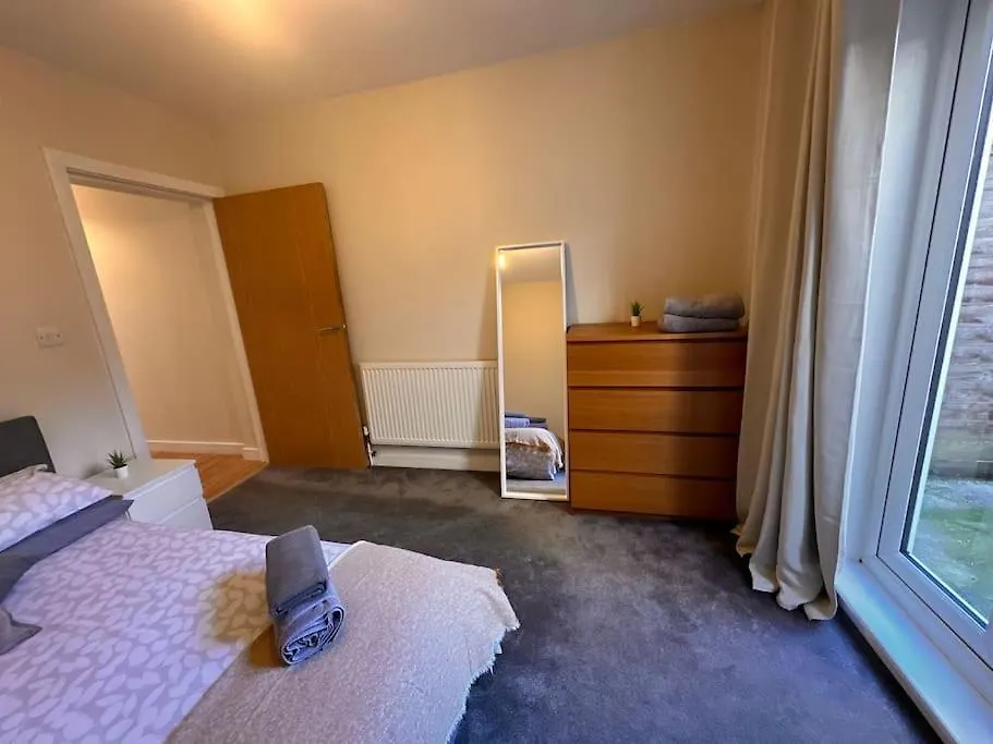 2 Bedroom Apartment In Se13 ロンドン