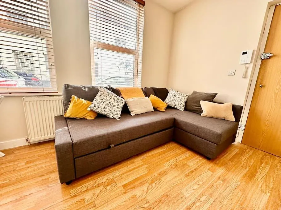 2 Bedroom Apartment In Se13 ロンドン
