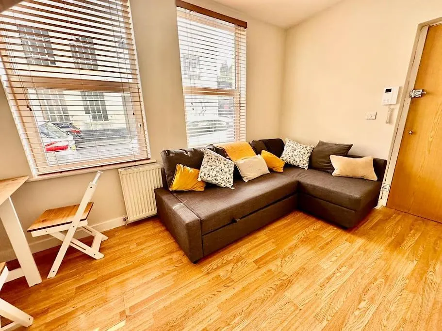 2 Bedroom Apartment In Se13 ロンドン 0*,